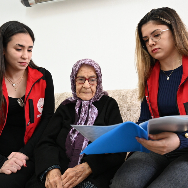 Cumhuriyet ile yaşıt Rana nine, Atatürk'ün verdiği soyadı 79 yıldır gururla...