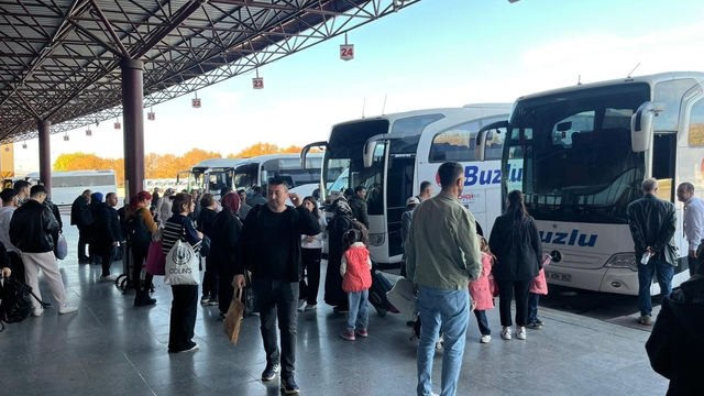 Otogarda 'ara tatil' yoğunluğu