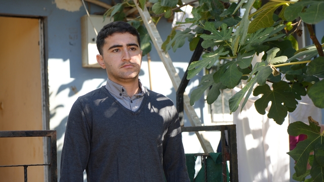 Böyle dolandırıcılık görülmedi, ev alma hayali tapuda bitti 1 milyon 850 bin lira dolandırıldı
Gerçek değeri 3,5 milyon lira olan evi 1 milyon 850 bin liradan ilana koyup ev sahibiyle alıcıyı tapu dairesinde buluşturdu
'Arkadaşımın oğlu durumu yok üzerini ben tamamlayacağım' deyip  alıcıdan yaklaşık 2 milyon lirayı alıp 2 tarafı da engelledi
Mağdur Eyyüp Cengiz:
"Nakliyeciyle bile anlaşmıştık, eşyaları taşıyacaktık. Çok mutluyduk, artık kendi evimiz olacak diye"