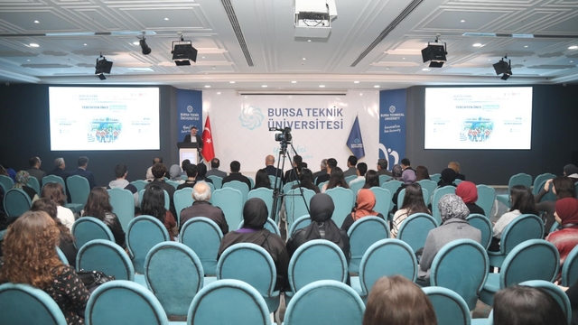 Türkiye'de İlk: Lise öğrencileri tercihten önce üniversiteli oluyor
Lise öğrencileri BTÜ'de üniversite deneyimi yaşıyor
BTÜ'den liseli gençlere büyük fırsat, tercihten önce üniversite deneyimi yaşıyorlar
BTÜ'de Tercihten Önce Üniversiteni Yaşa Projesi İlk öğrencilerini öğırlıyor