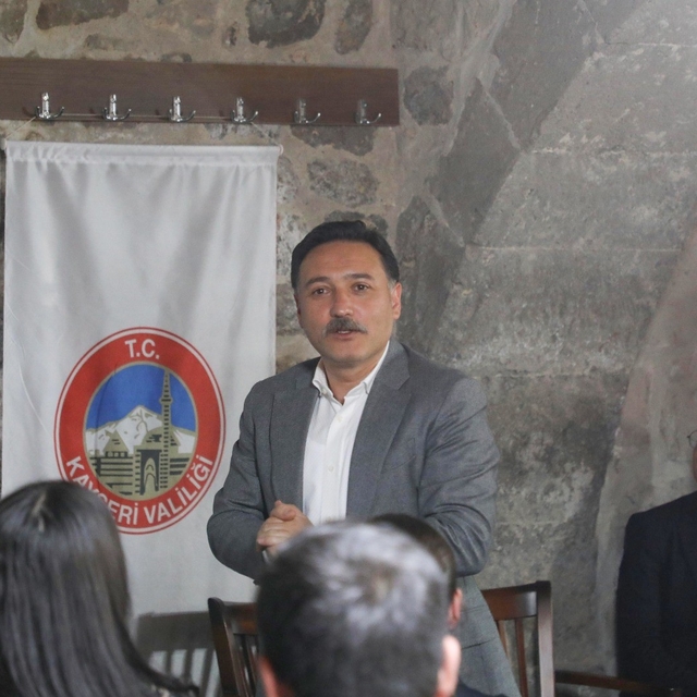 Vali Çiçek; Mektep Melikgazi'de öğrencilerle tecrübelerini paylaştı