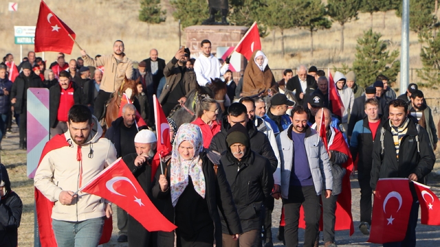 Aziziye Destanı'nın 148'nci yıl dönümünde Erzurumlular, ecdadı için yürüdü