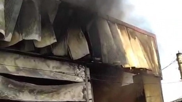 6 kişinin öldüğü yangınının ilk anlarına ait görüntüler ortaya çıktı
Gebze'de 6 kişinin hayatını kaybettiği tesisin içi görüntülendi