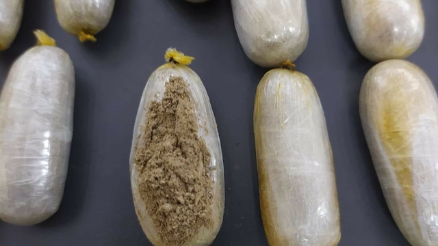 Uşak'ta midelerinde eroin taşıyan iki şüpheli tutuklandı