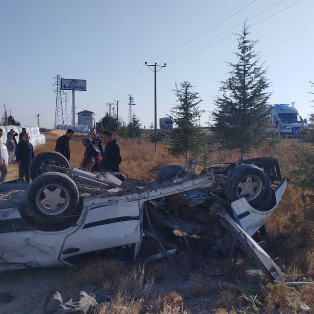 Otomobil takla attı: 1 ölü, 1 yaralı