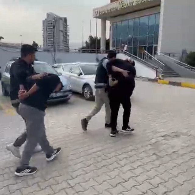 İskenderun'da aranan 2 şahıs yakalandı