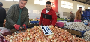 Amasya pazarında soğanın kilosu 7 aydır 10 TL
Soğan Amasya'da ekmek ve suda...