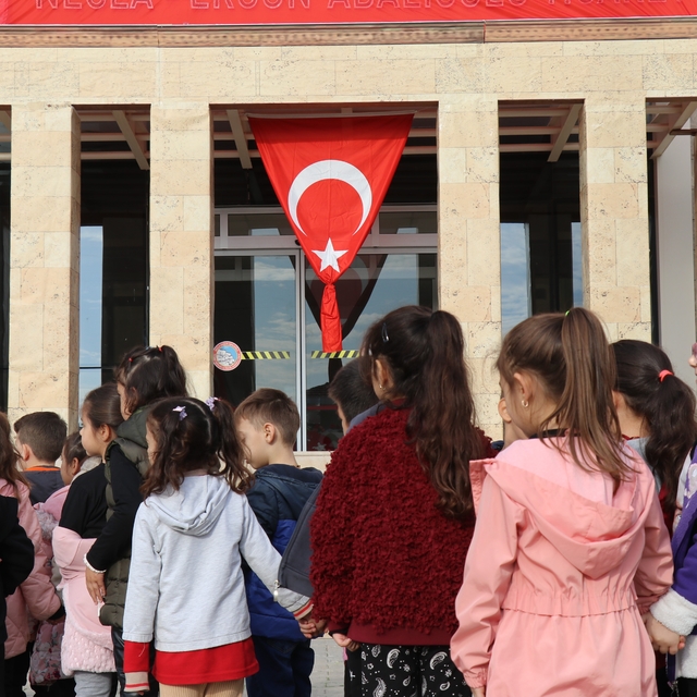 Anıtkabir ruhunu Denizli'de yaşayan öğrenciler Ata'sının huzuruna çıktı
Sem...