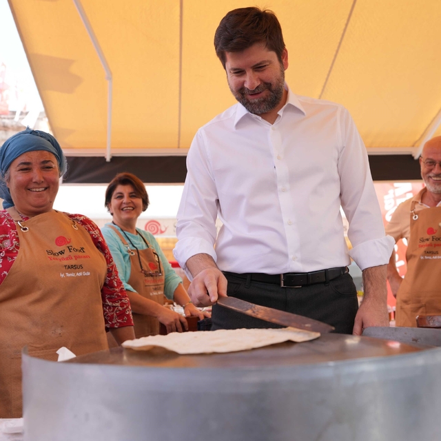 Başkan Boltaç, Tarsus Festivalinde üreticilerle buluştu