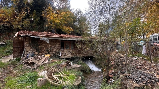 Muğla'da 300 yıllık su değirmeni hala çarklarını döndürüyor