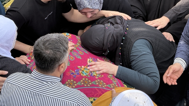 Yangında hayatını kaybedenlere son veda
Kocaeli'deki tesiste ölen 6 kişi, son yolculuklarına uğurlandı