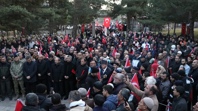 Erzurumlular Aziziye Destanı'nın 148. yılında "ecdada saygı" için yürüdü