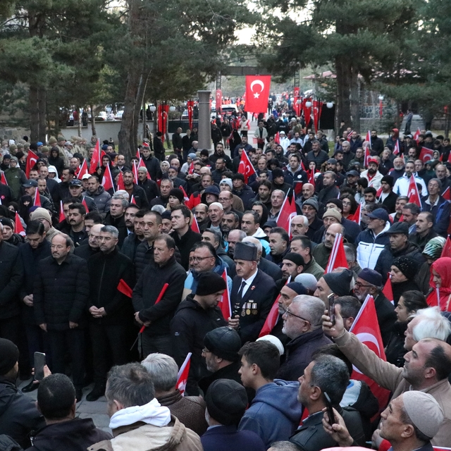 Erzurumlular Aziziye Destanı'nın 148. yılında "ecdada saygı" için yürüdü