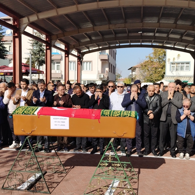 'UNESCO Yaşayan İnsan Hazinesi' ünvanlı davul ustası Adem Göçer, toprağa ve...