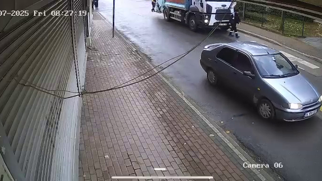 Belediye işçisinin çöp kamyonunun altında kalıp öldüğü kaza kamerada