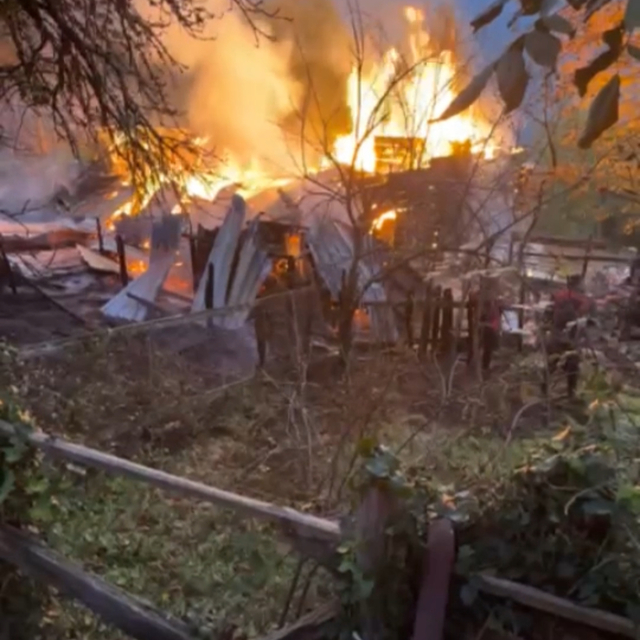 Karabük'te 2 katlı ahşap ev yandı; 5 kişi dumandan etkilendi