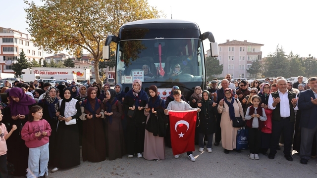 Merzifon'da umre kafilesi dualarla uğurlandı