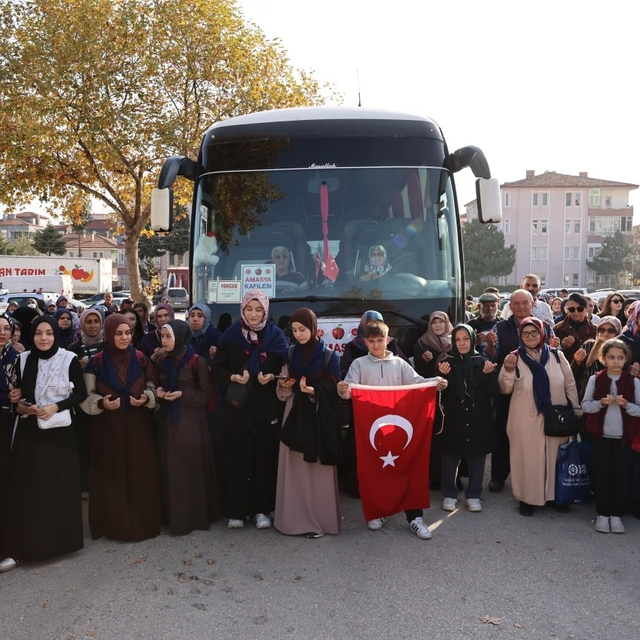 Merzifon'da umre kafilesi dualarla uğurlandı