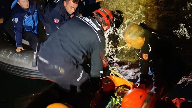 Falezlerden düşen şahıs AFAD ve itfaiye tarafından kurtarıldı