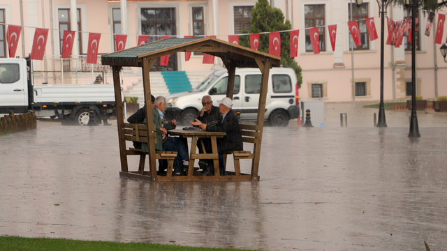 Tekirdağ ve Kırklareli'nde sağanak etkili oldu