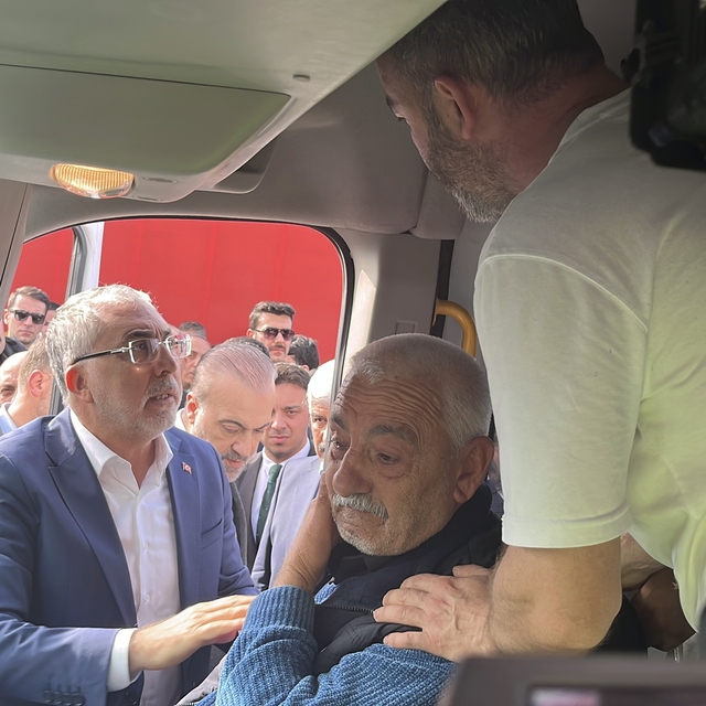 Kozmetik fabrikasındaki yangında ölen 6 kişi toprağa verildi (2)