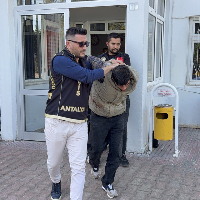 2 hafta sonra düğünü olan Tahsin, 'otel önünde içki içmeyin' diye uyardı, b...