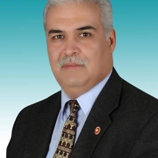 Eski başkan araç kullanırken kalp krizi geçirip hayatını kaybetti