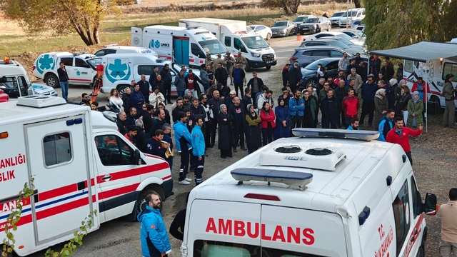 Van'da sağlık yöneticileri afet farkındalık kampında buluştu