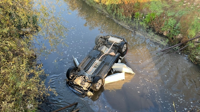 Amasya'da dereye devrilen SUV tipi araçtaki 1'i çocuk, 2 kişi kurtarıldı