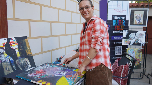 120 resmin bulunduğu dosyayı kaybeden İranlı sanatçı: Onlar çocuklarım gibiydi