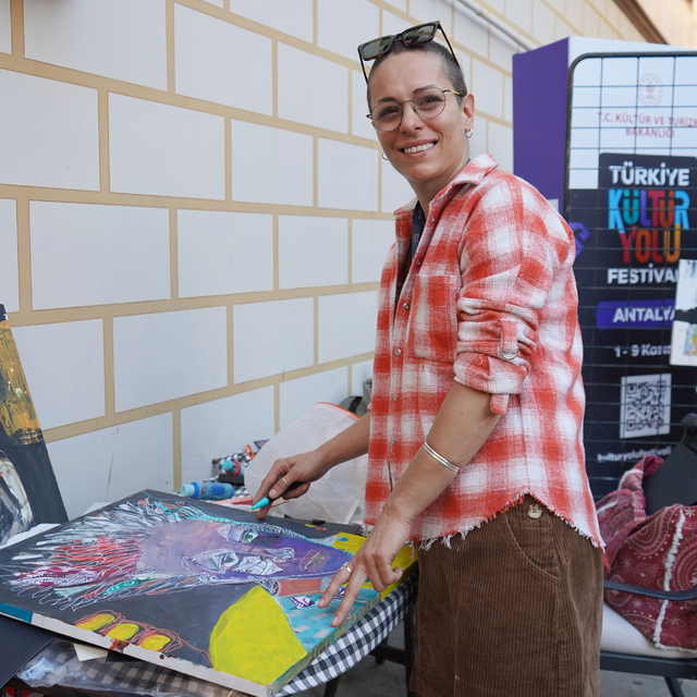 120 resmin bulunduğu dosyayı kaybeden İranlı sanatçı: Onlar çocuklarım gibi...