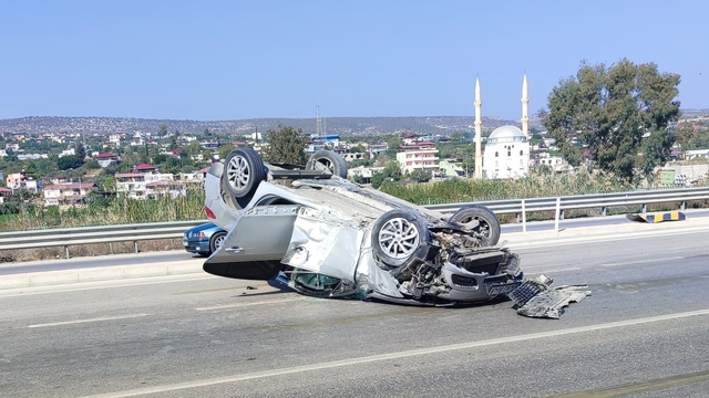 Mersin'de otomobil ile motosikletin çarpıştığı kazada 2 kişi yaralandı