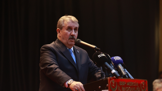 Destici: Türk bayrağını asmayan benim kardeşim olamaz