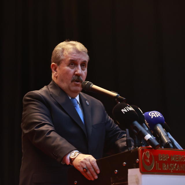 Destici: Türk bayrağını asmayan benim kardeşim olamaz