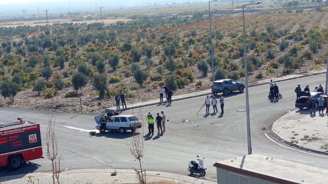 Gaziantep'te iki otomobil çarpıştı: 4 yaralı