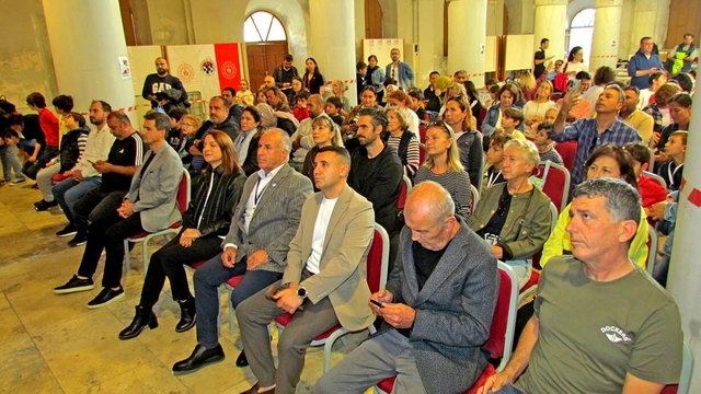 Çeşme'de satranç turnuvası düzenlendi