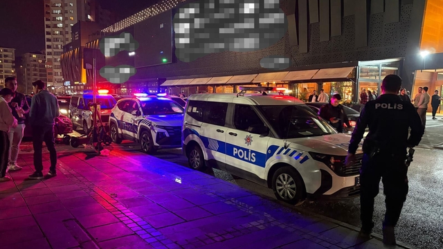 Parkta bıçaklı kavga: 1 yaralı