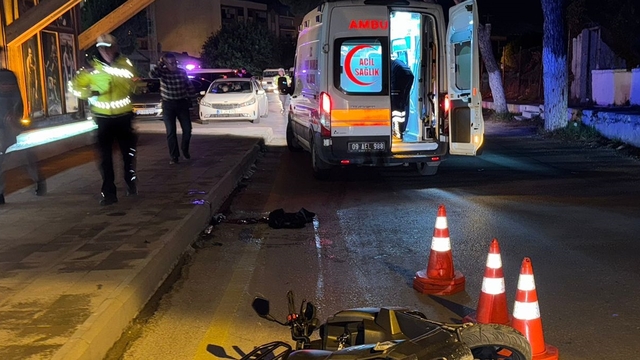 Aydın'da motosikletin kaldırıma çarpma anı güvenlik kamerasında