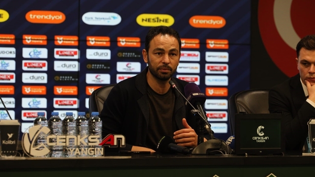 Selçuk İnan: "Çok çalıştık, kazandığımız için mutluyum"
Kocaelispor Teknik Direktörü Selçuk İnan:
"Galatasaray'ın nasıl çıkacağını biliyordum"
"Kırılma anı Tarkan'ın oynaması"
"Şu an tek hedefim Göztepe maçını kazanmak"