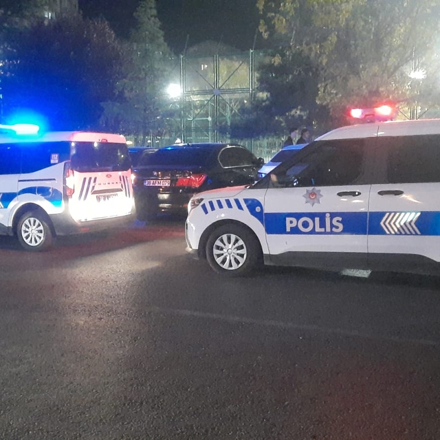 Kayseri'de parkta bıçaklı kavga: 1 yaralı