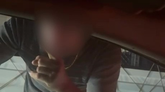 Aracın önünü kesip yumruklayan ve küfür eden trafik magandasına ev hapsi