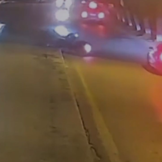 Aydın'da yola savrulan motosikletin sürücüsü öldü; kaza anı kamerada