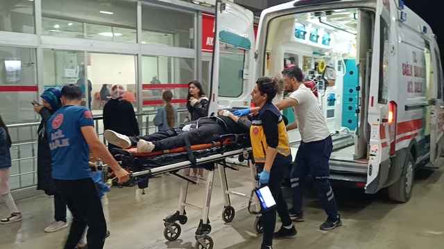 Adana'da bariyere çarpan motosikletin sürücüsü yaralandı