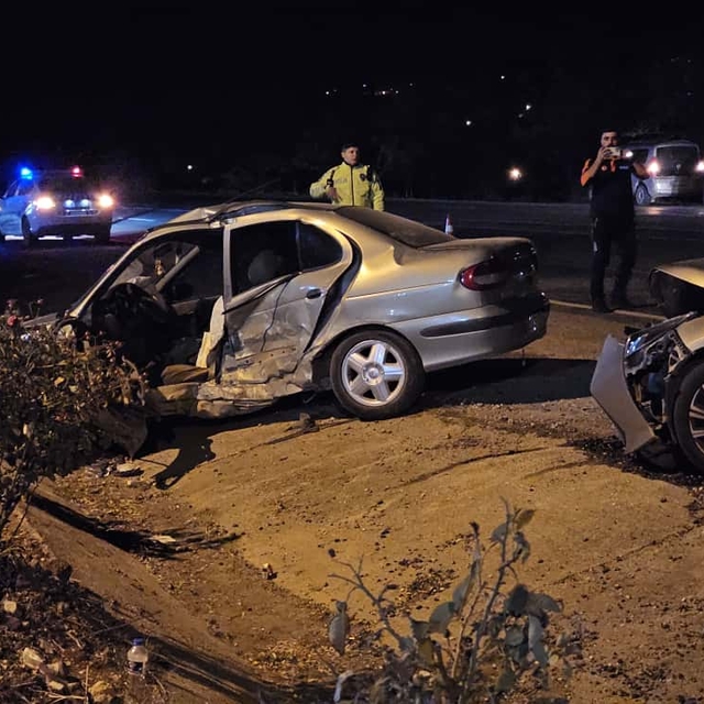 Adıyaman'da iki otomobilin çarpıştığı kazada 8 kişi yaralandı