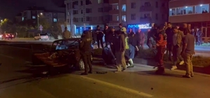 Kontrolden çıkan otomobil elektrik direğine çarptı: 1 yaralı