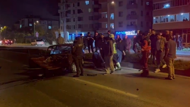 Kontrolden çıkan otomobil elektrik direğine çarptı: 1 yaralı