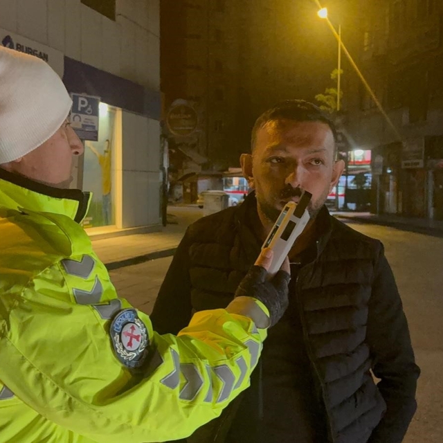 'Dur' ihtarına uymayan sürücü, 6 gün arayla ikinci kez alkollü yakalandı
Ka...