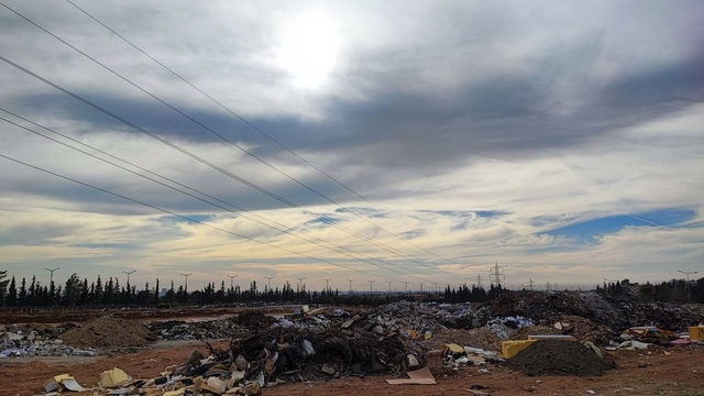 Boş arazi çöplüğe çevrildi: Atık yakılarak hem çevre hem hava kirleniyor
Adana'da boş araziye rastgele atılan atıkların yakılarak, hem çevrenin hem de havanın kirletilmesine vatandaşlar tepki gösterdi