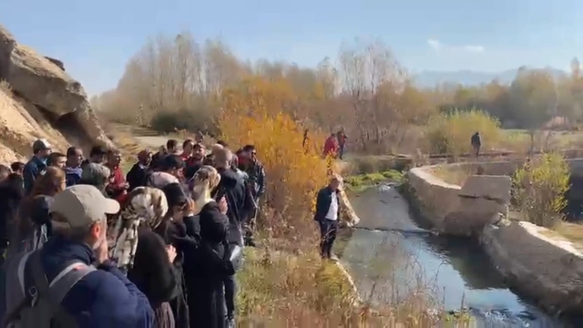 Urartu mirasına kültür yolculuğu
Van Gölü Aktivistleri, Gürpınar'da Urartu izlerini yerinde inceledi