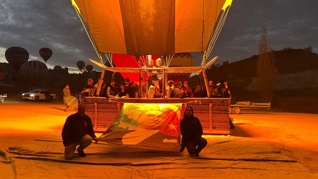 Sıcak hava balonları, Atatürk posterleri ile havalandı